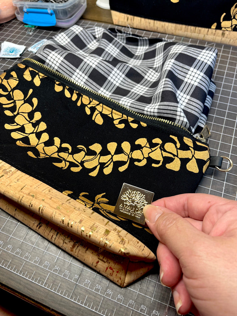 Puakenikeni - Midi Purse